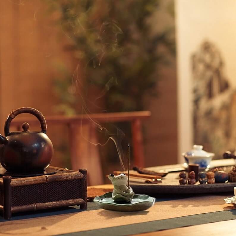 ceramic frog  frog pottery  frog incense stick holder  ceramic frog website  ceramic frog figurine