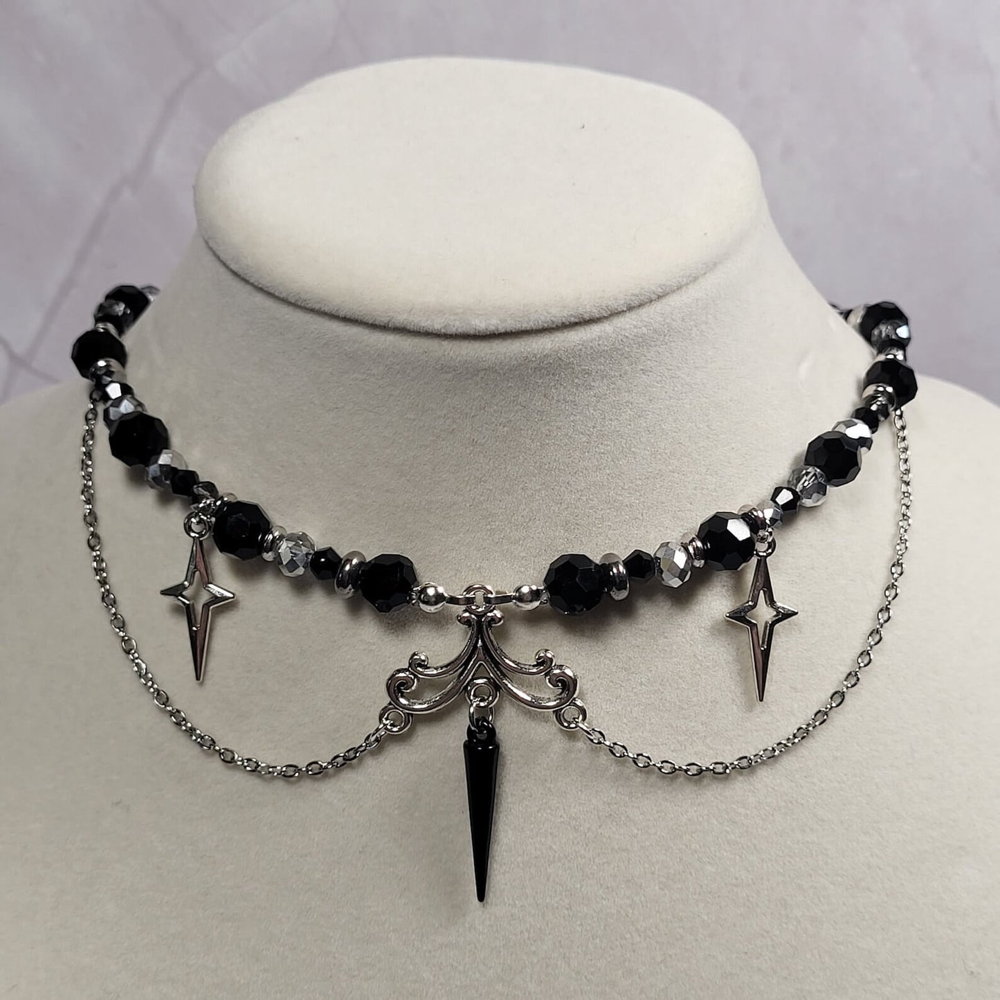 Ethereal Gothic Choker Necklace – Y2K-Inspired Statement Jewelry for Alternative Fashion
