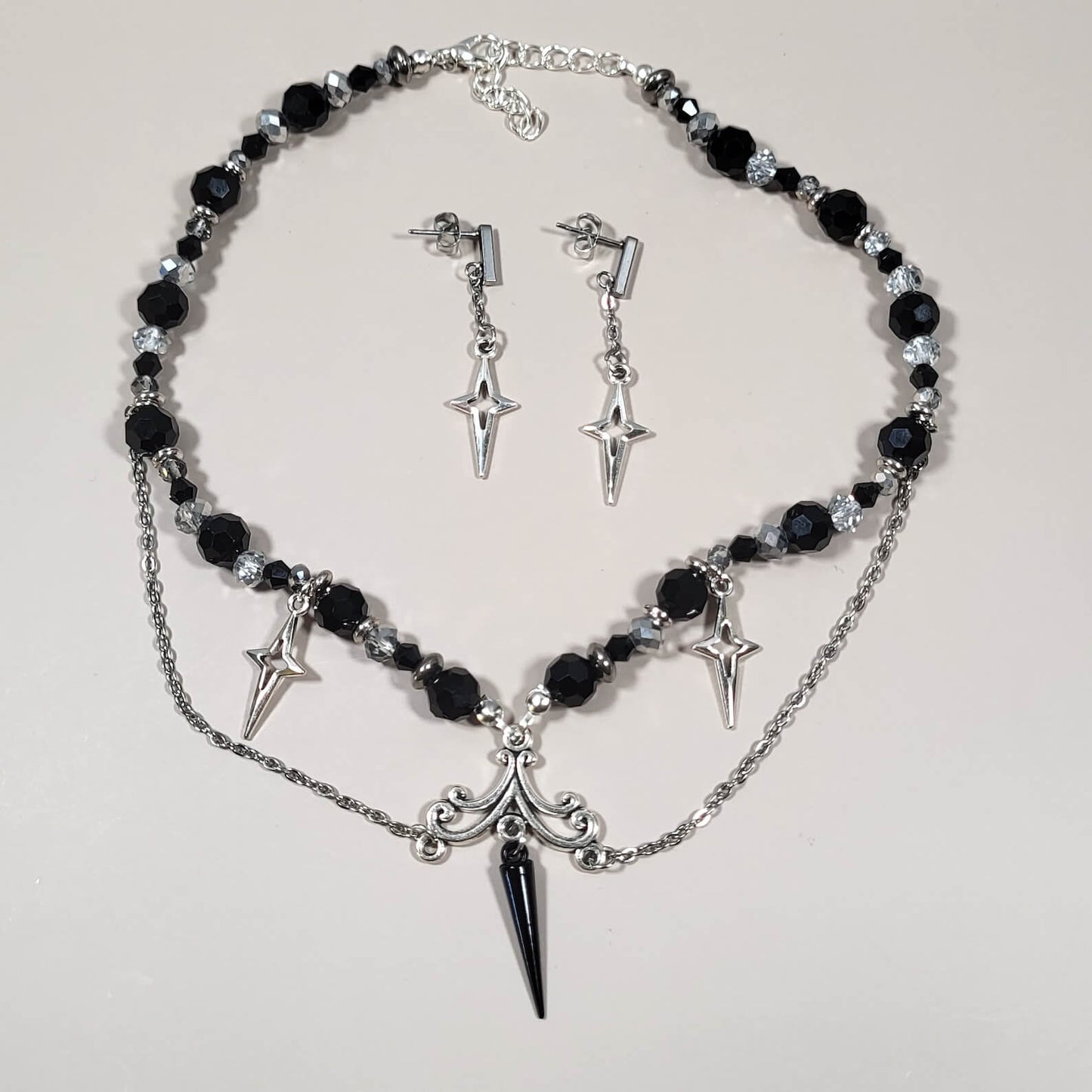 Ethereal Gothic Choker Necklace – Y2K-Inspired Statement Jewelry for Alternative Fashion