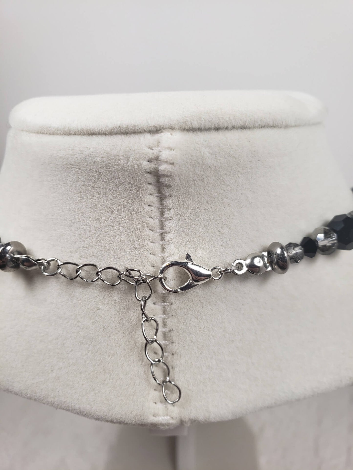 Ethereal Gothic Choker Necklace – Y2K-Inspired Statement Jewelry for Alternative Fashion
